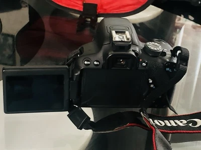 Canon EOS 700D con 3 objetivos 18-55, 85MM, 70-300mm Foto 1 de 4