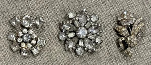 VINTAGE STRASS BROSCHEN ANSTECKNADELN (3) - UNSIGNIERT - 1 3/4" BIS 1 1/2" - SILBER FINISH - Bild 1 von 5