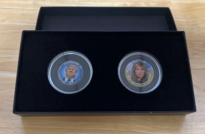 Moneda de novedad del presidente Donald Trump de $1 y primera dama Melania Trump 50c Foto 1 de 4