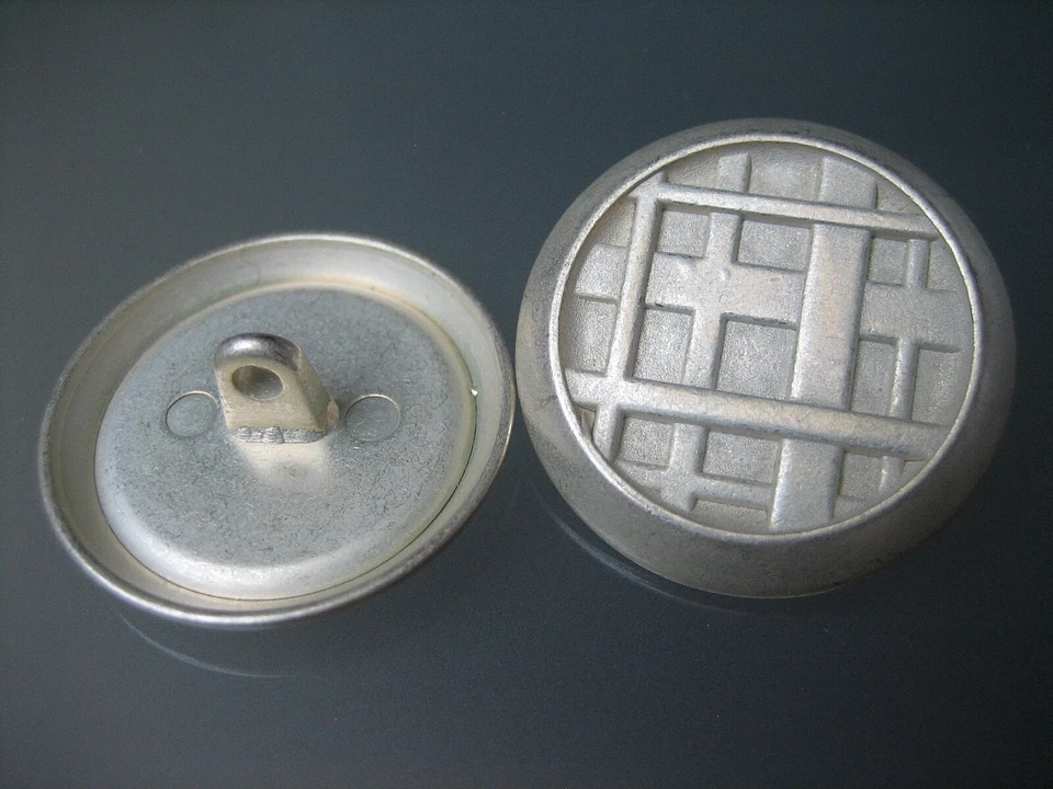 5x interessante Metall-Knöpfe - Zartgold - 25mm - Larp, Kostüm - Bild 1 von 1