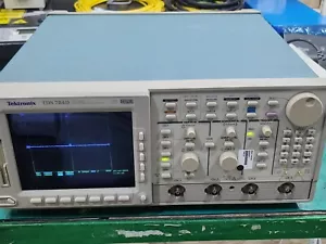 Tektronix TDS784D: Oscilloscopio, 1 GHz 4CH 4GS/s (2025) - Telaio rotto - Foto 1 di 6