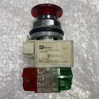 ~Pulsador rojo cuadrado D 9001 KM1~ Foto 1 de 4