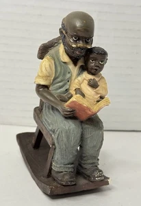 Vintage afrikanischer Opa im Schaukelstuhl liest mit Kind Figur 5 Zoll groß - Bild 1 von 6