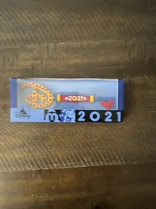 Mickey & Minnie Mouse 2021 Collectible Key Special Edition Disney - Picture 1 of 2