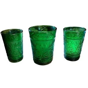 3 Vintage Anchor Hocking Juice Glasses Emerald Green Christmas St.Pats Day Decor - Picture 1 of 7