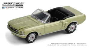 1967 FORD MUSTANG CONVERTIBLE SPORTS SPRINT LIME GOLD - GREENLIGHT GL30215 1/64 - Picture 1 of 2