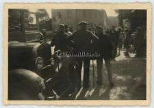 Orig. Foto franz. Bevölkerung anschaut Vormarsch in Frankreich 1940 Lkw
