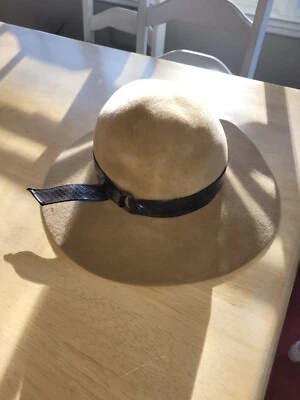 Sombrero de ala ancha BETMAR para mujer 100 % fieltro lana tostado claro/marrón OSFM Foto 1 de 4