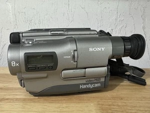 Sony CCD-TR200 Handycam Video Recorder Camcorder Hi8 8x Optical Zoom *Untested* - Picture 1 of 4