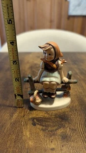 Hummel Figur "Nur ruhend" #112 Mädchen am Zaun Germany 1938 Vintage Goebel - Bild 1 von 5
