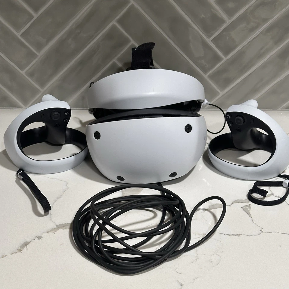 Psvr2 Headset And Controllers White - Image 1 of 3
