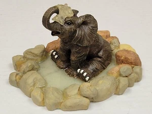 Young's Collectables, Elefant Figur, MORNING SHOWER, Neu (30933) - Bild 1 von 8