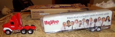 1/64 2002 ertl white/gmc reefer trailer hyvee food semi truck in the box new - Image 1 of 4