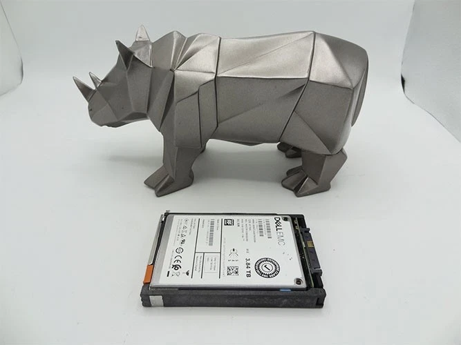 EMC 005053339 Dell 3.84TB SAS 2.5IN 12Gb/s SSD  KIOXIA/Toshiba D4F-2SFXL2-3840 - Image 1 of 1