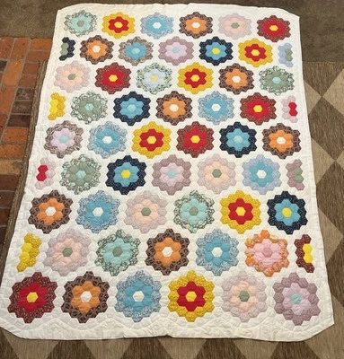 Vintage Grandmother Flower Garden - Quilt, 72inx92in (twin) Excellent Condition  - Image 1 of 4