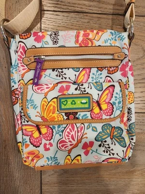 Bolso Bandolera Lily Bloom Estampado Mariposa Borde Tostado Forro Rosa Bolsillos 11" x 9" Foto 1 de 4