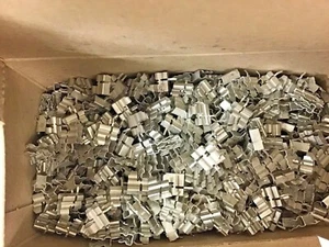 51800001009 LITTelFUSE -- Clip per fusibili 10A 250V -- 1 SCATOLA MFG PARZIALE da 828 PCS - Foto 1 di 9