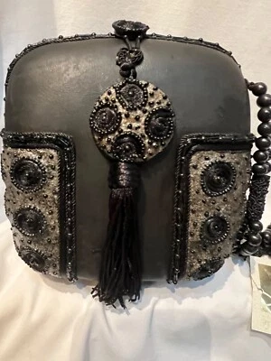 Cartera de Hombro Estuche Rígido Motivo Mary Frances, NUEVA Con Etiquetas, Con Cierre de Borla Foto 1 de 4