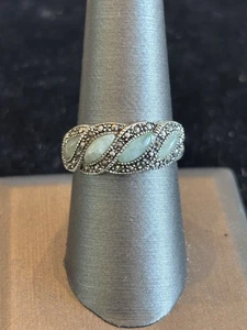Vintage Sterling Silver Green Jade Marcasite band Ring size 8 - Picture 1 of 8