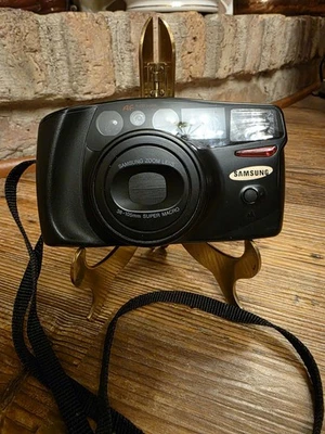 Samsung Máxima Zoom 105 35 mm cámara de apuntar y disparar película probada Foto 1 de 4