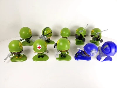 MGA Impresionante Pequeño Hombre Verde Lote de 10 Figuras - 8 Verde 2 Azul Ejército Hombres Foto 1 de 4