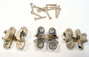 CAPEHART RADIO / PLATTENKONSOLE Teil: 3 VINTAGE SCHRANK SILBER SCHARNIERE mit SCHRAUBEN - Bild 1 von 2