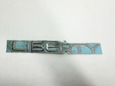 Jeep Liberty 2009-2012 logotipo emblema calcomanía placa de identificación MOPAR GENUINO OEM Foto 1 de 4