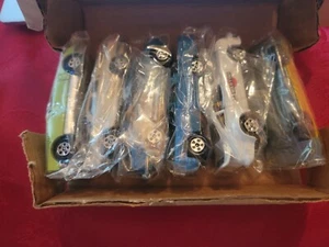 Set regalo ERTL International CLASSIC CAR 6 PACK - nuovo con scatola - Foto 1 di 5