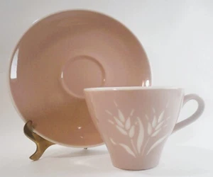 Vintage Harkerware Tasse und Untertasse Set rosa beige Farbe Weizenmuster - Bild 1 von 7