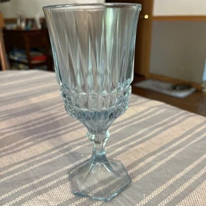 Vintage blau geschliffenes Glas Wasserkelch 7 1/2" hoch 8oz Größe - Bild 1 von 3