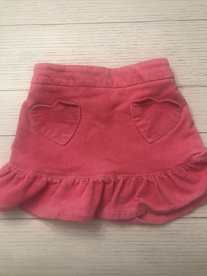 Falda de Pana Rosa Heartstrings Niñas 4T Volantes Bolsillos en el Corazón Tirar Usada en Excelente Condición Foto 1 de 3