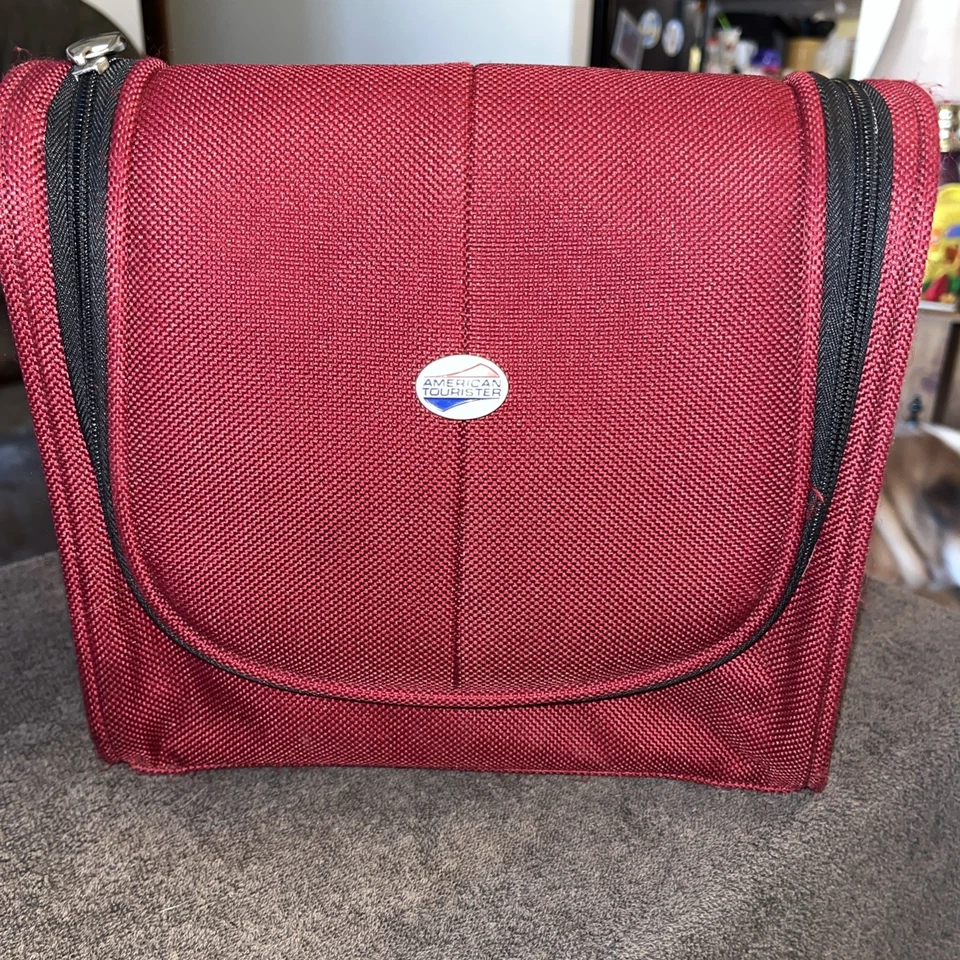 Bolsa organizadora de cosméticos American Tourister fecho com zíper cor borgonha lona... - Imagem 1 de 4