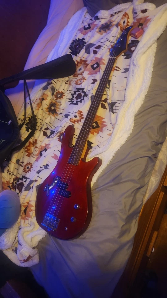 Electric guitar - Image 1 of 1