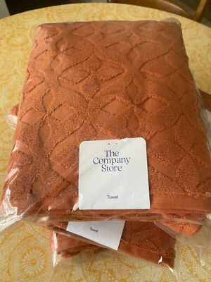 NEW Set of 4 - The Company Store Bath Towels 30 x 54 - Burnt Orange - Image 1 of 4