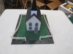 HO 1:87 Scale White Church with Gray Windows Built - Picture 1 of 13