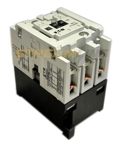 Contactor no reversible Eaton CE15KNS3AB XT IEC, 73 A, bobina 120 V, 3 polos - Imagen 1 de 6