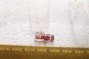 Roter Feuerwehrwagen Pin - Bild 1 von 4
