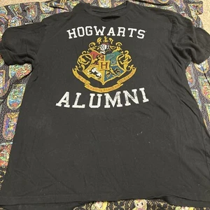 Harry Potter Hogwarts Alumni T- Shirt Mens Size XL Black DISTRESSED RIP SEEPIC - Picture 1 of 8