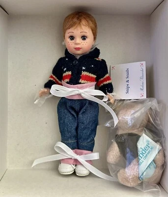 "Muñeca Sharp 2001 Madame Alexander 8"", recortes y caracoles 31330 NIOB con etiqueta y tarjetas de registro" Foto 1 de 4