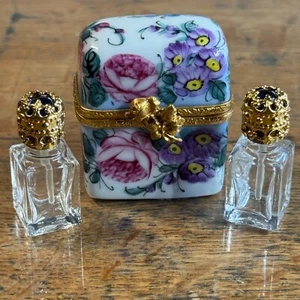 Limoges Peint Principal Rosa Peonías Púrpura y Azul Flores Perfume Caja Con 2 Botellas - Imagen 1 de 7