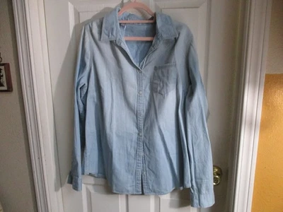 Blusa de mezclilla azul lavado medio abotonada manga larga JC Penny para mujer - 1X * NUEVA Foto 1 de 4