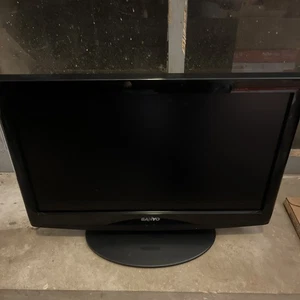2010 19" Sanyo DP19640 LCD TV Monitor HDMI 720p HD - Picture 1 of 3