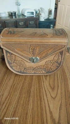 Tooled Leather Shoulder Bag With Bear And Floral Leaf Design In Exellent Shape - Image 1 of 4