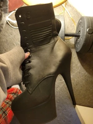 Nuevo solo usado una vez solo no para mí talla 8 Foto 1 de 4