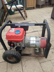 CLARKE GENERATOR PETROL FRAME MOUNTED 230V 2.4KVA - Picture 1 of 3