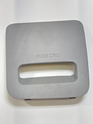 Cubierta de caja OBD fusible de tablero interior híbrido Kia Optima 2016-2020 84756-D4010 gris OEM Foto 1 de 4