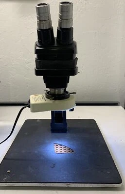 Microscopio Bausch & Lomb zoom estéreo 0,7x-3x con objetivo 0,5x, WF 10x oculares Foto 1 de 4