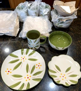 Temp-tations Old World Green16-Piece Essential Dinnerware Set Brand New Open Box - Picture 1 of 10