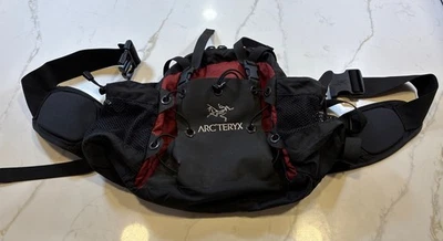 Bolso Arc'teryx Q10 Negro Granate Lumbar Cintura Paquete Exterior Senderismo Camping Escalada Foto 1 de 4