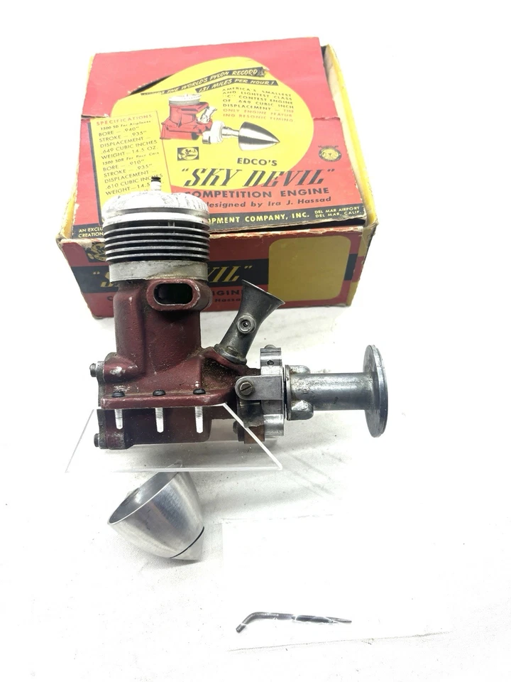 VINTAGE 1947 EDCO SKY DEVIL ENGINE With Stand And Box M3 - Image 1 of 4
